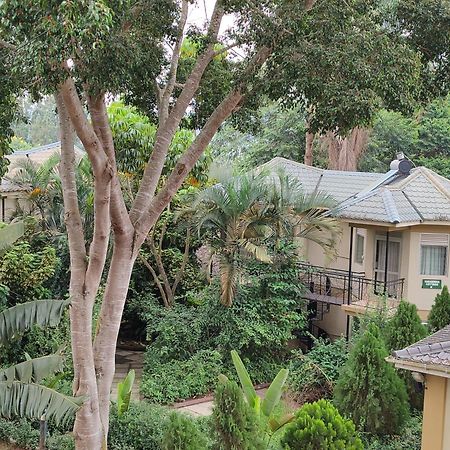 Garden Courts Hotel Masaka Экстерьер фото