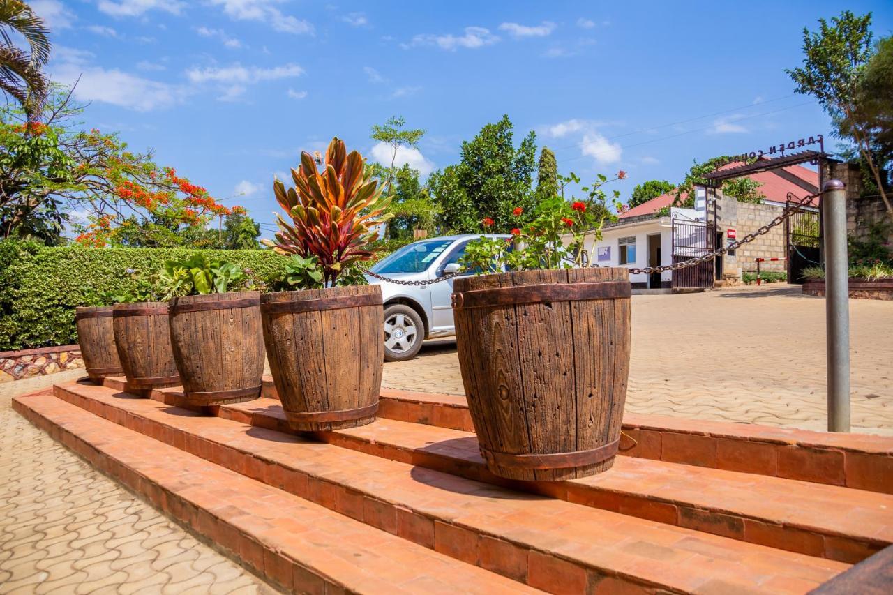 Garden Courts Hotel Masaka Экстерьер фото