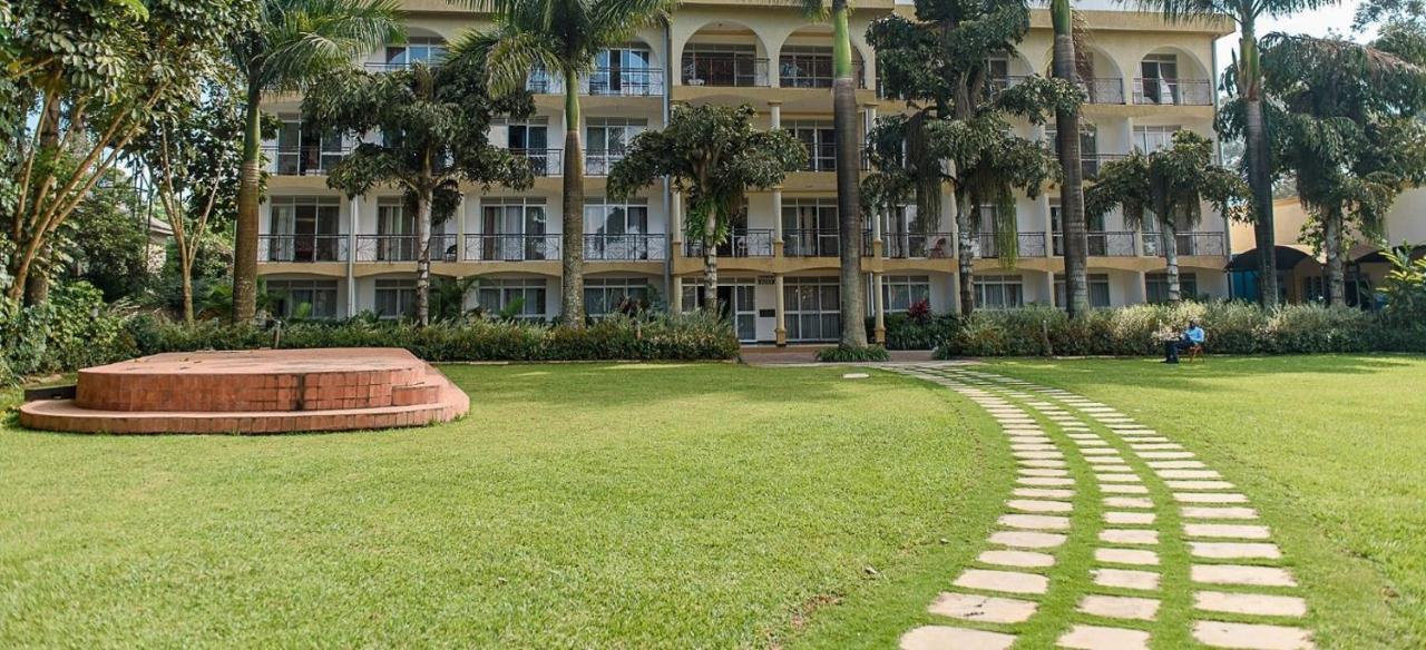 Garden Courts Hotel Masaka Экстерьер фото