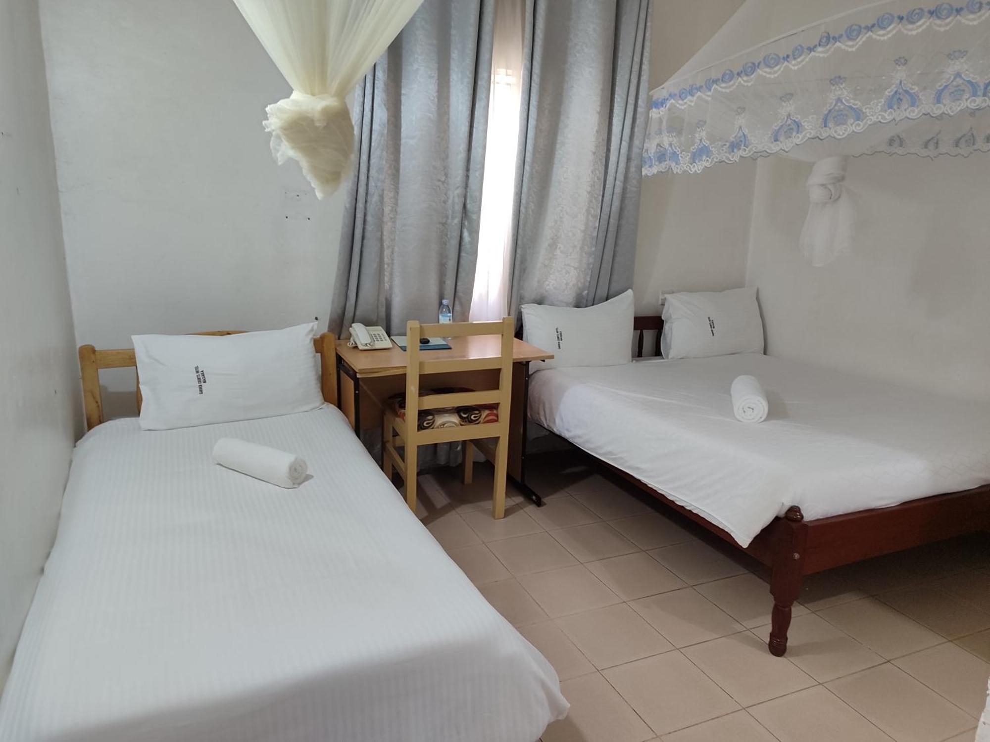 Garden Courts Hotel Masaka Экстерьер фото