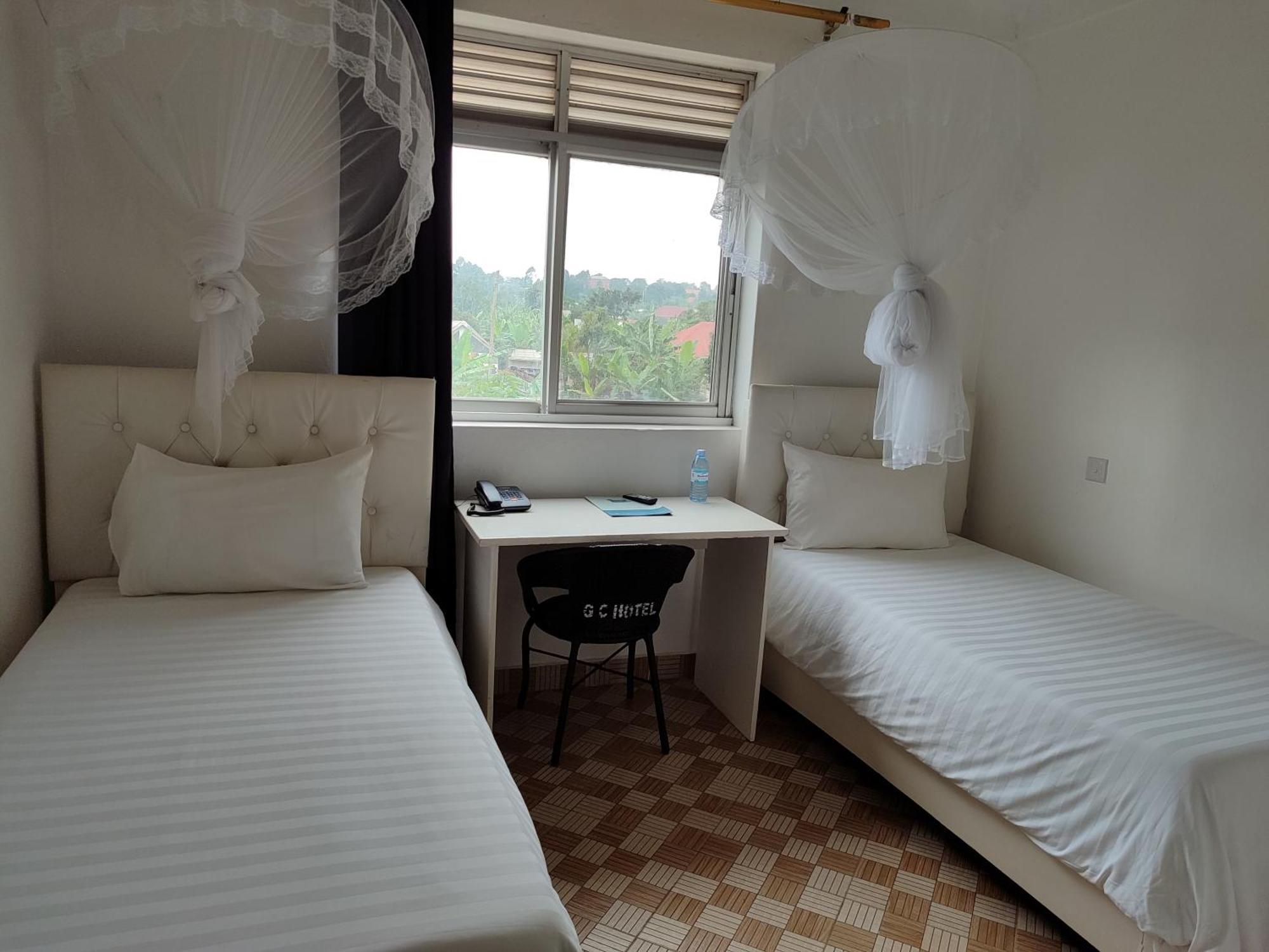 Garden Courts Hotel Masaka Экстерьер фото