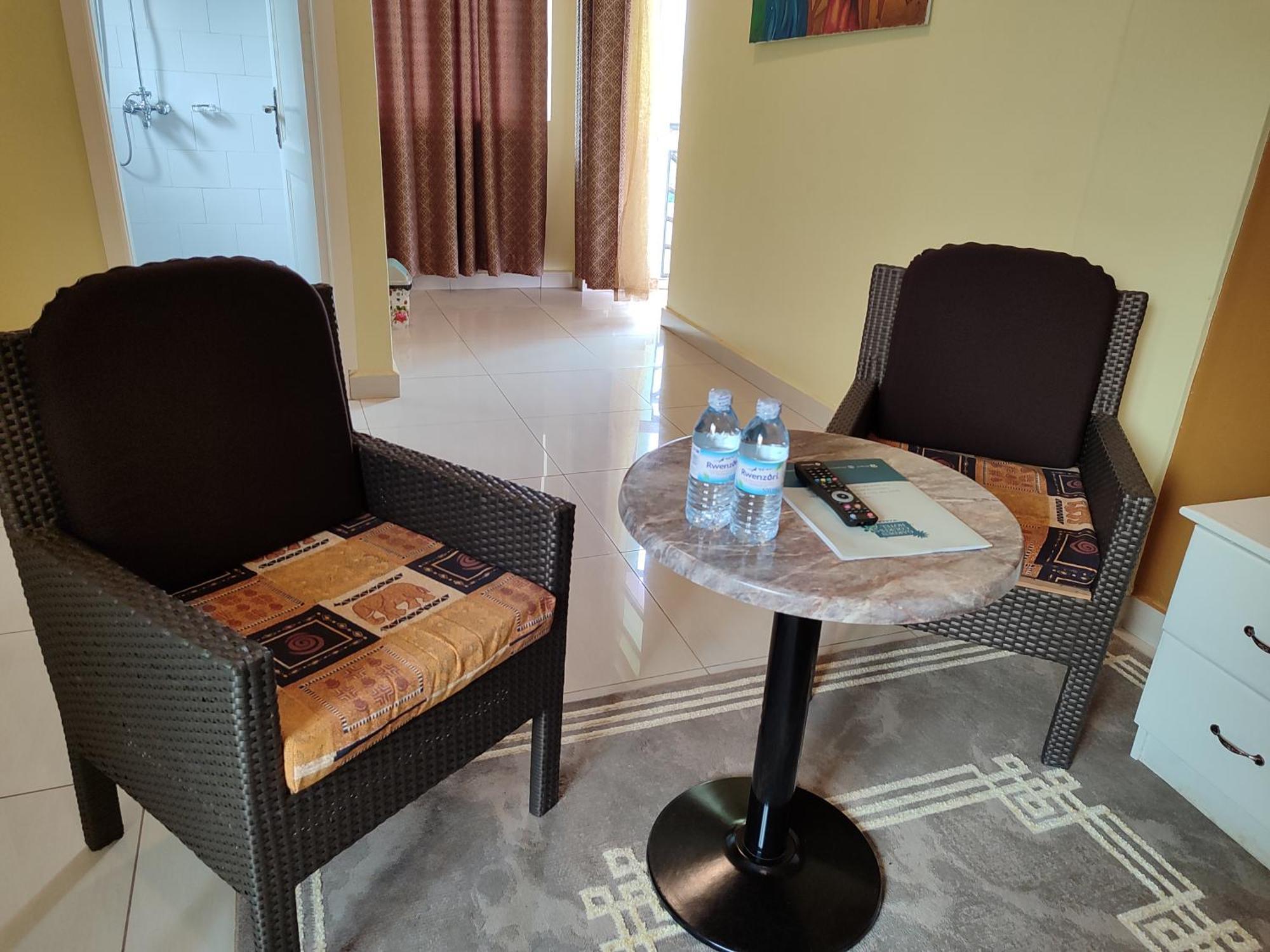 Garden Courts Hotel Masaka Экстерьер фото