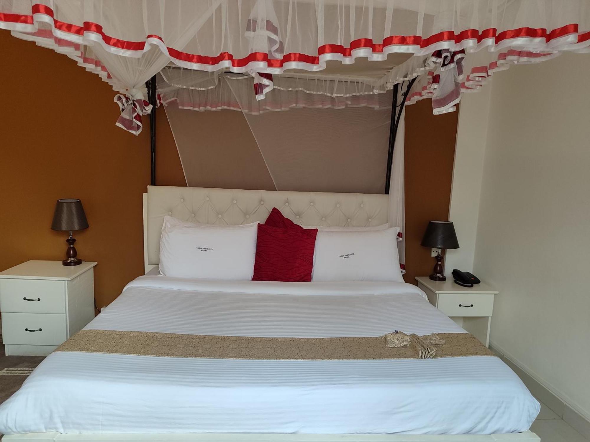 Garden Courts Hotel Masaka Экстерьер фото