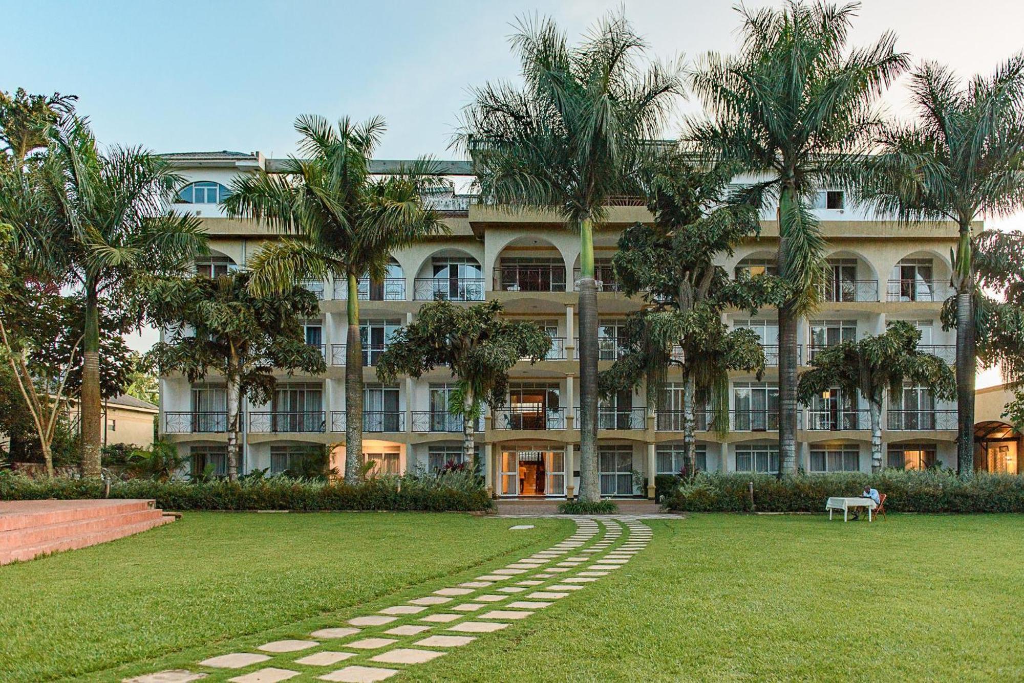 Garden Courts Hotel Masaka Экстерьер фото