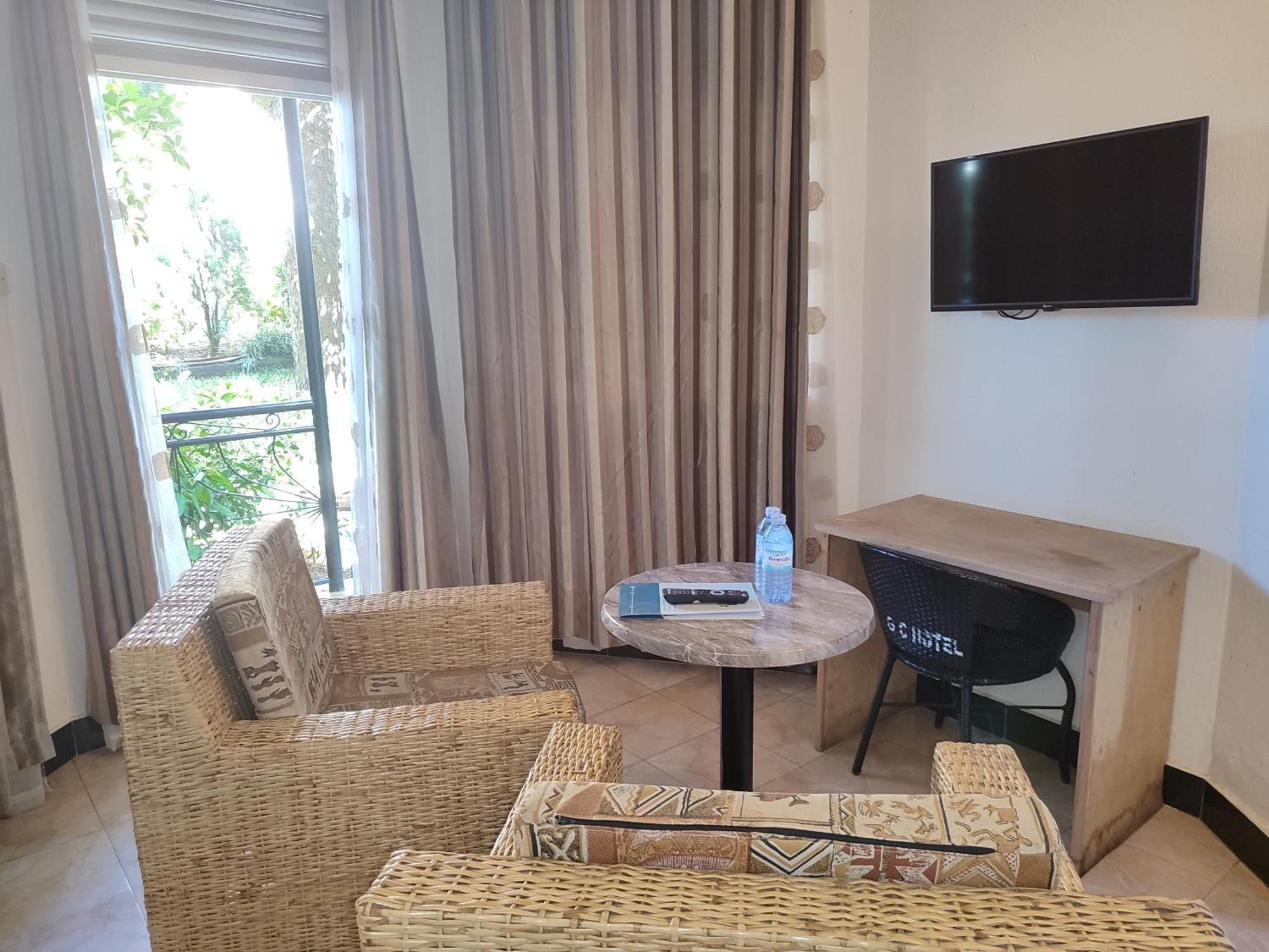 Garden Courts Hotel Masaka Экстерьер фото