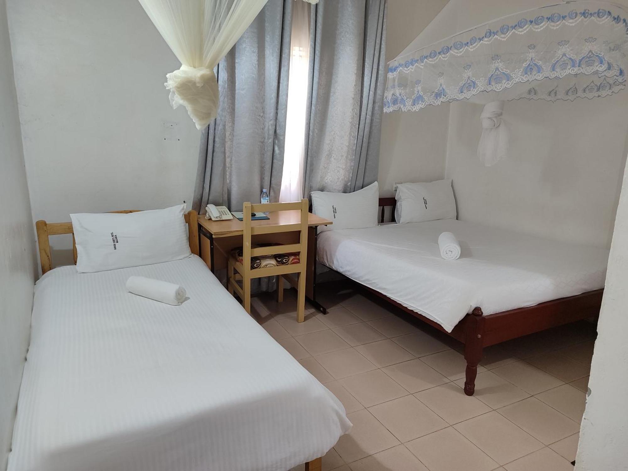 Garden Courts Hotel Masaka Экстерьер фото