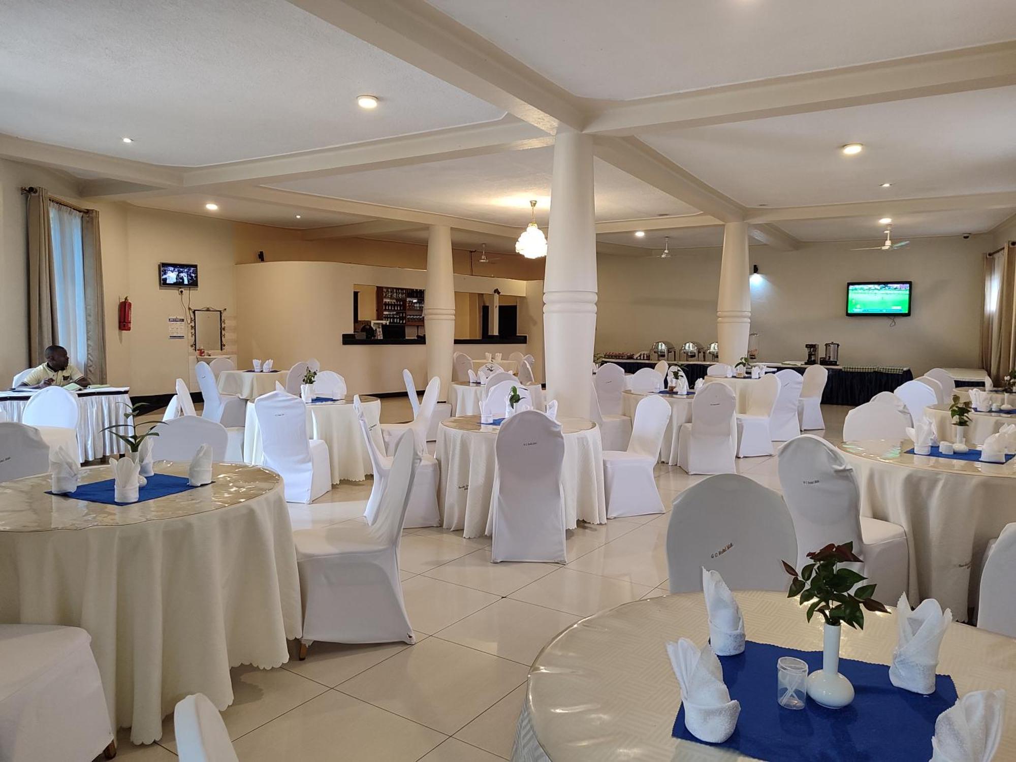 Garden Courts Hotel Masaka Экстерьер фото