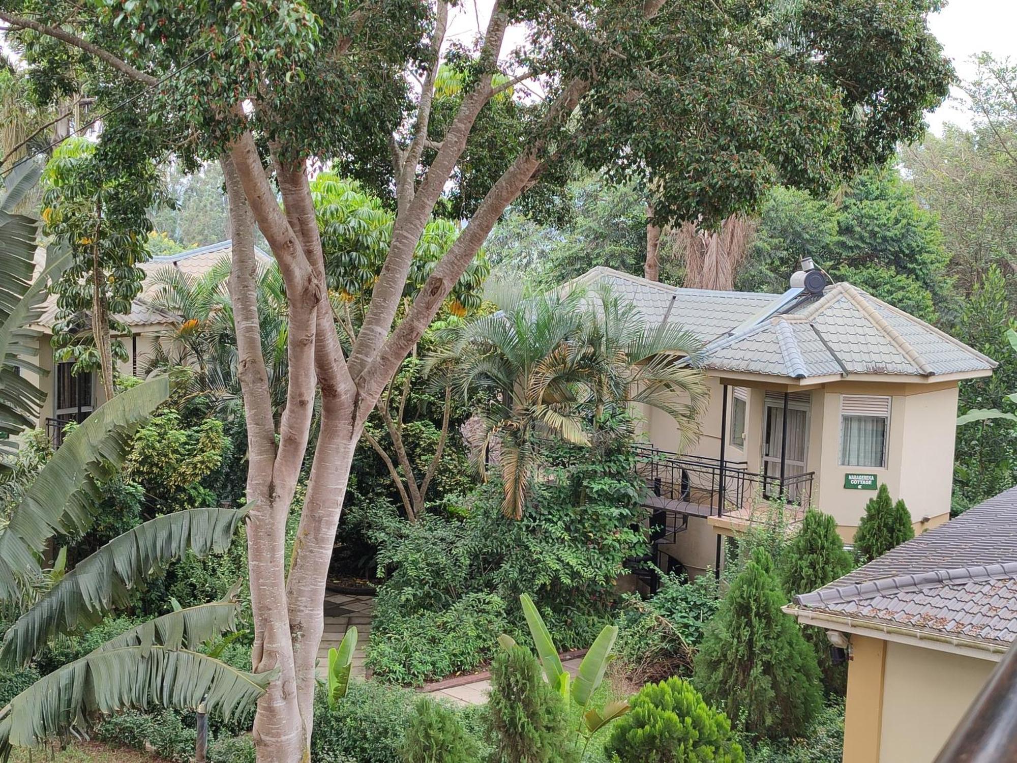 Garden Courts Hotel Masaka Экстерьер фото